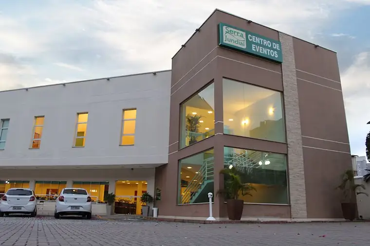 Fachada do Centro de Eventos do Hotel Serra Jundiaí