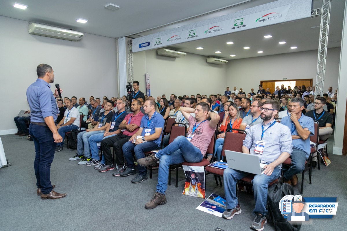 Auditório cheio durante palestra da imersão